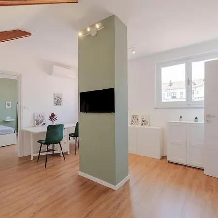 Mantova House 2 *
